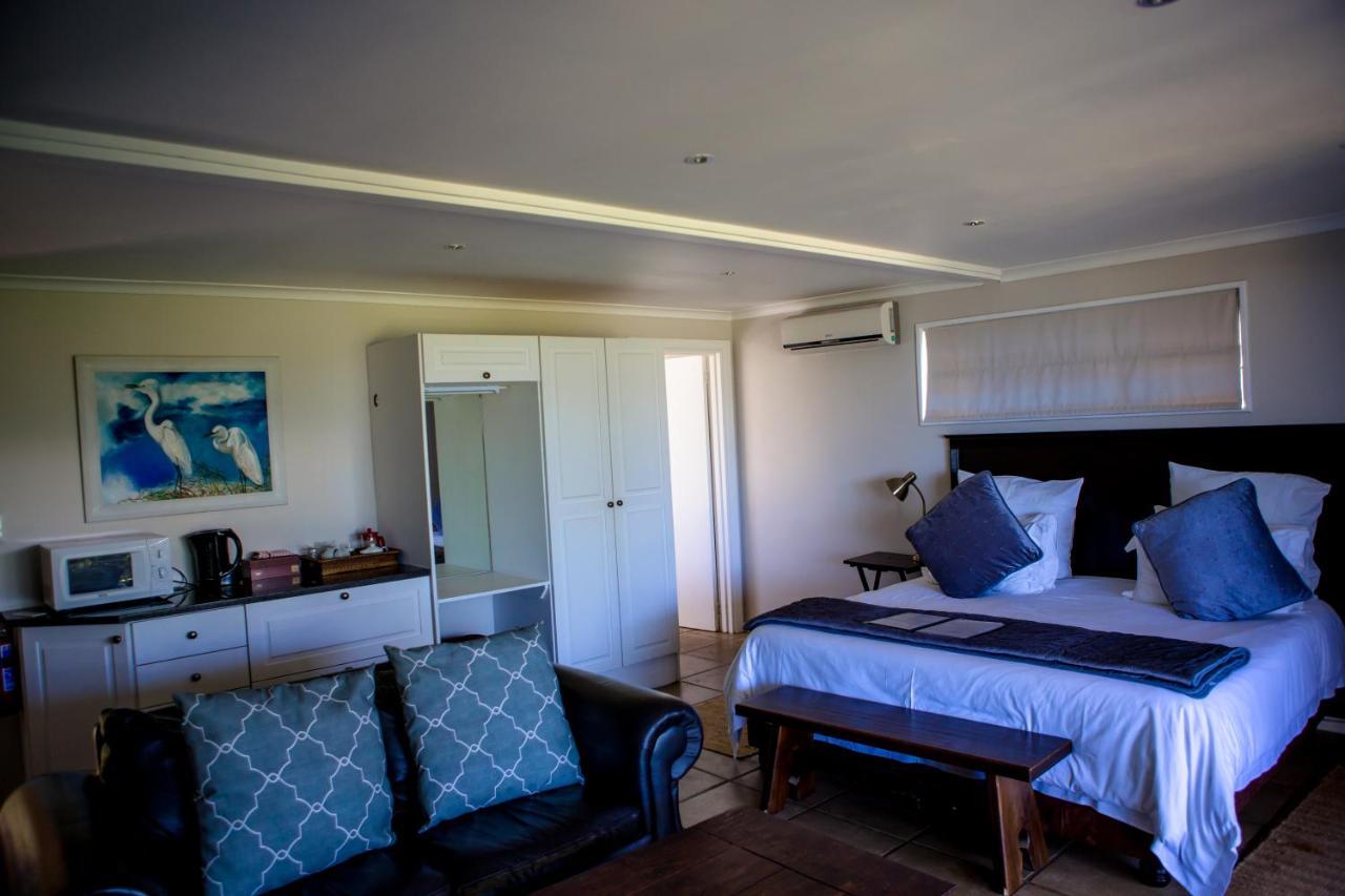 Crawfords Beach Lodge East London Extérieur photo